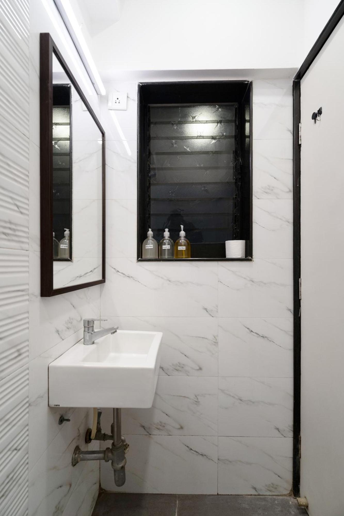 Nest 1bhk Bandra W By The Company Bombaj